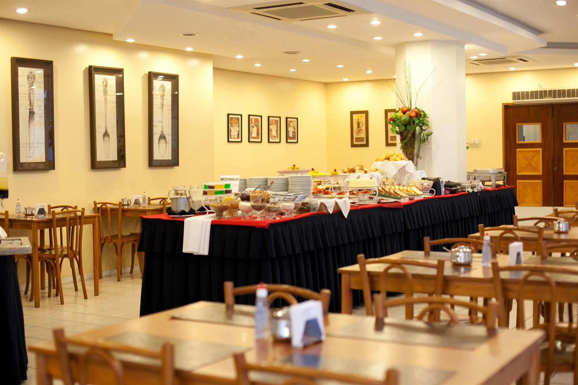Plaza Camboriú 4*